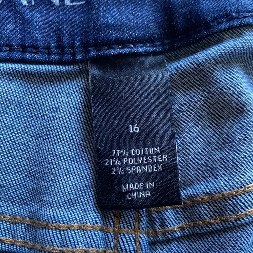 Roll cuff denim shorts - Picture 3 of 4